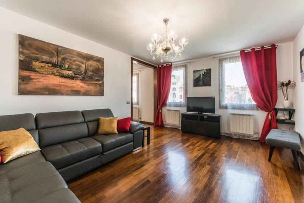 Rialto Apartment With Canal Grande View Βενετία Εξωτερικό φωτογραφία