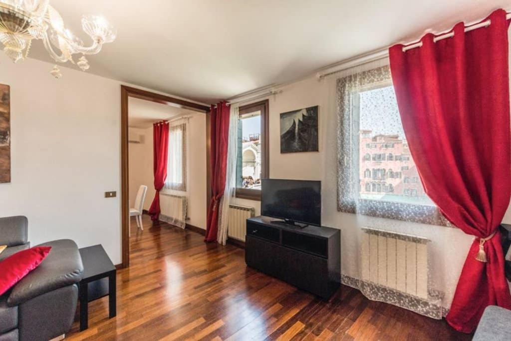 Rialto Apartment With Canal Grande View Βενετία Εξωτερικό φωτογραφία