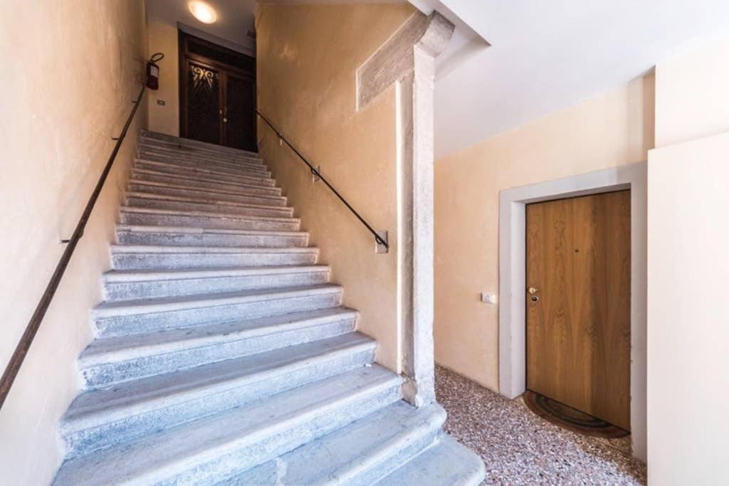 Rialto Apartment With Canal Grande View Βενετία Εξωτερικό φωτογραφία