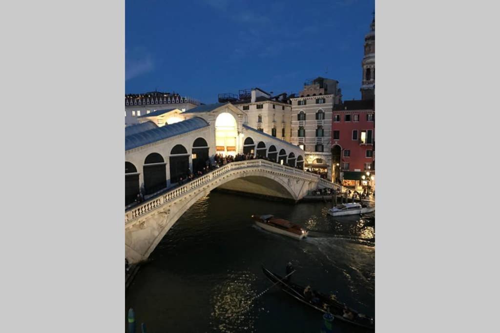 Rialto Apartment With Canal Grande View Βενετία Εξωτερικό φωτογραφία